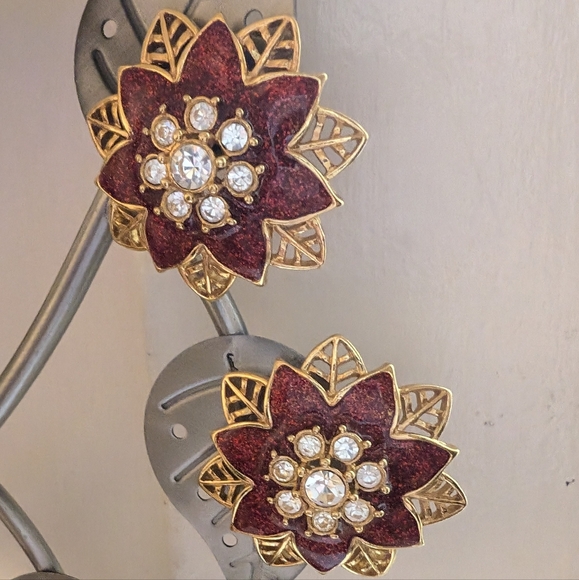 Vintage Poinsettia Enamel Rhinestone Cutout Gold Tone Earrings - Picture 1 of 11